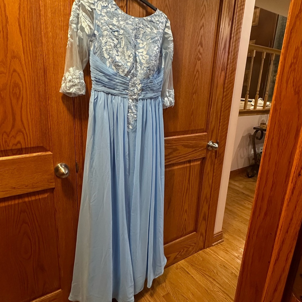 Elegant Blue Lace Evening Gown